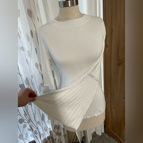 Banana Republic Sweater - Picture 2 of 3